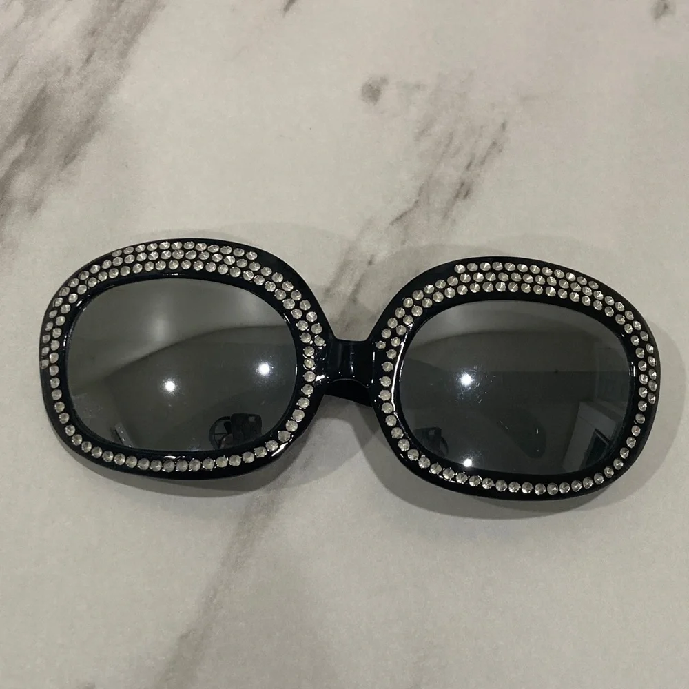 Rhinestone-Embellished Black Oversized Women's Sunglasses - Picture 3 of 16